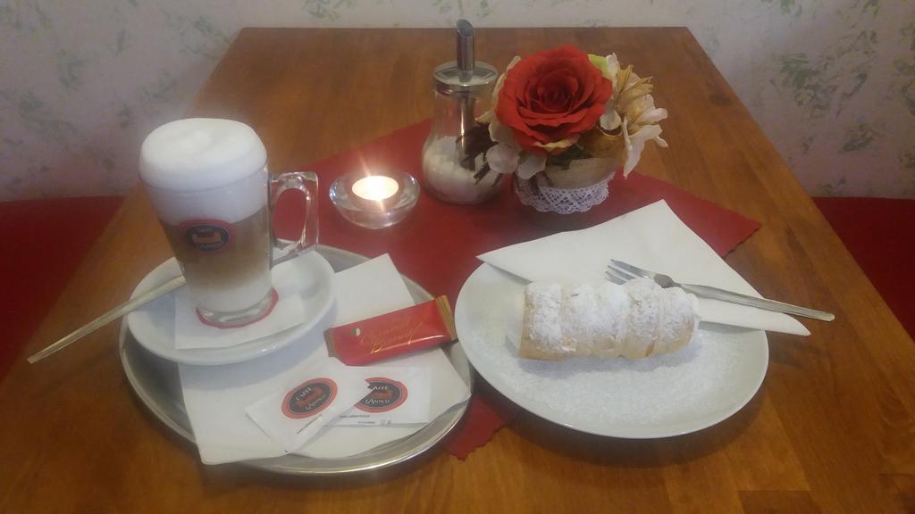 Penzion a wellness U Třeboňské madony Kültér fotó