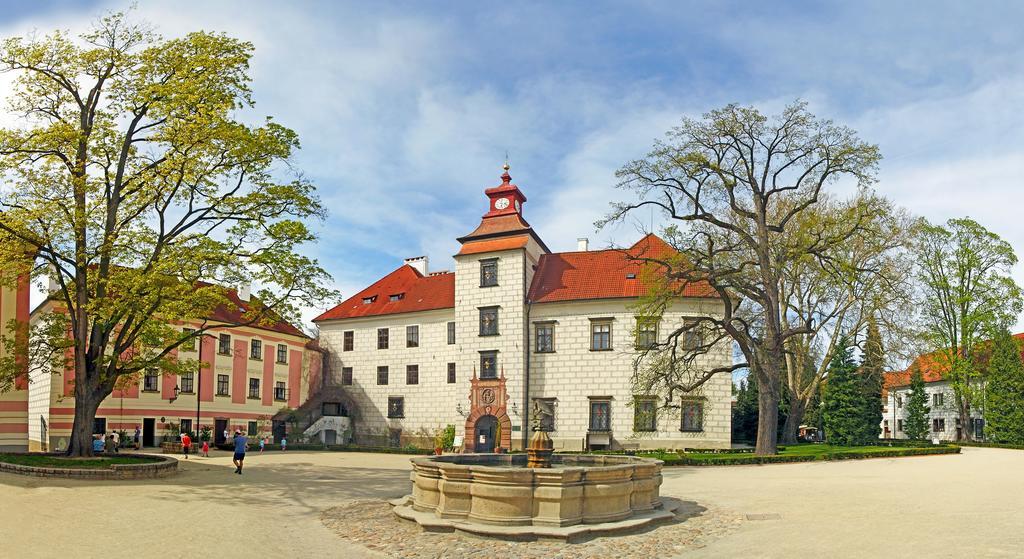 Penzion a wellness U Třeboňské madony Kültér fotó